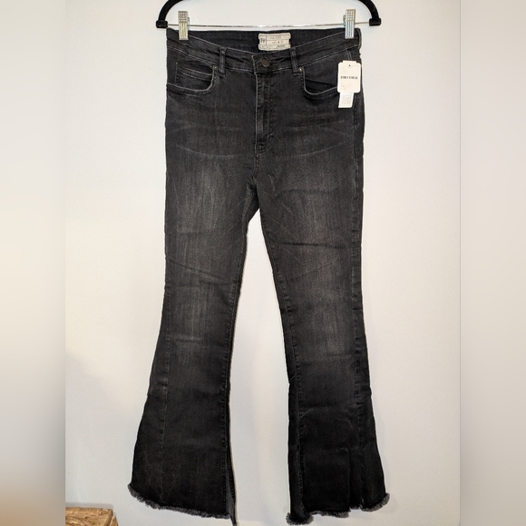 NWT Free People Stretchy Side Slit Flare Denim Size 31R - Picture 2 of 7